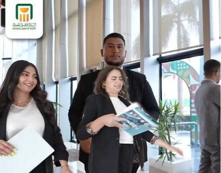 موظفو البنك الأهلي يشاركون في مبادرة «كتابي هديتي» بالتعاون مع بنك الكساء برعاية المركزي المصري