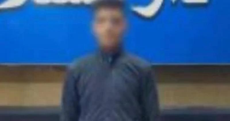 شاب يحطم واجهة محل هواتف بدار السلام بعد مشادة مع عمه