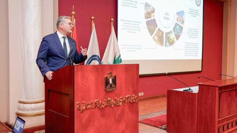 اجتماع وزير البترول والثروة المعدنية مع عدد من رؤساء الشركات العالمية لتعزيز الشراكات الاستراتيجية