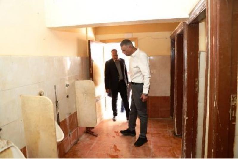 محافظ أسوان يقرر إعفاء مديرة مدرسة لغات من منصبها بسبب تدني مستوى النظافة