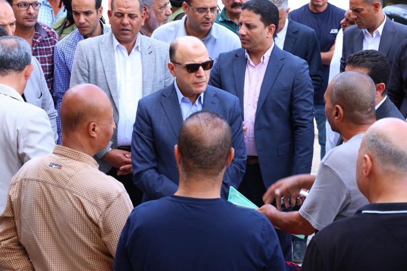 محافظ كفر الشيخ يستمع لطلبات أهالي بلطيم.. صور