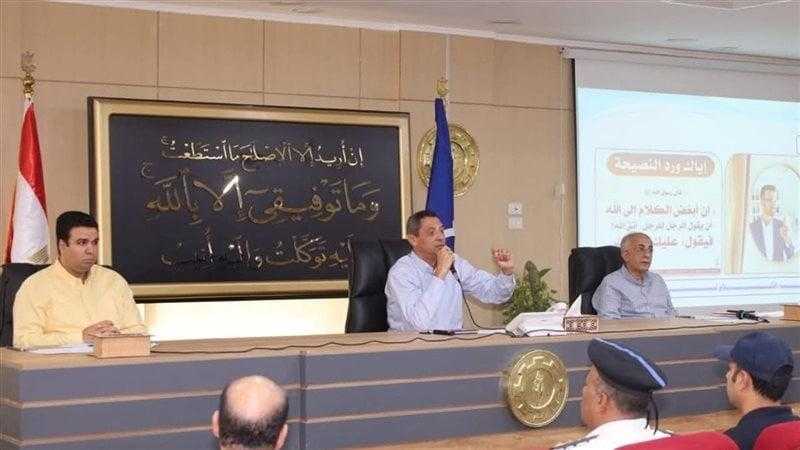 محافظ السويس يبحث الاستعدادات لاستقبال احتفالات العيد القومي للمحافظة