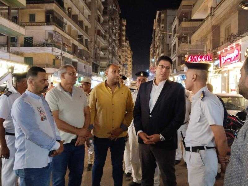 نائب محافظ الدقهلية يقود حملة مكبرة لرفع الإشغالات بشارع الجلاء.. صور