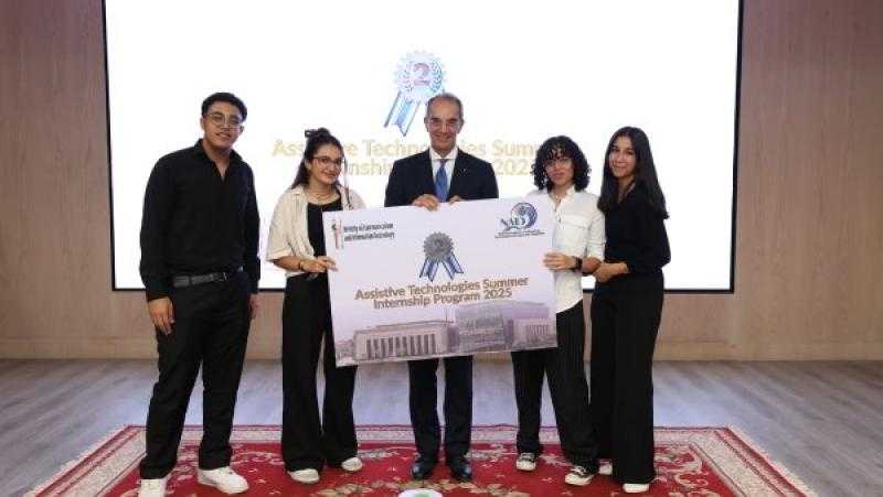 وزير الاتصالات يشهد حفل تخريج طلاب الجامعات ببرنامج التكنولوجيات المساعدة