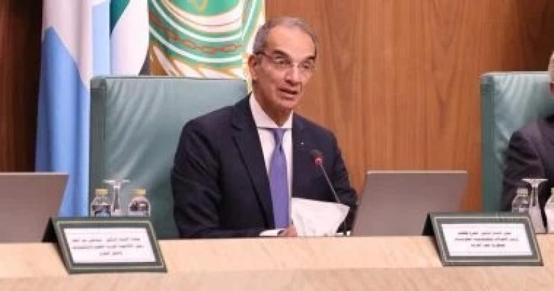 وزير الاتصالات يفتتح معرض للطوابع البريدية والتاريخ البريدى بمركز إبداع مصر الرقمية