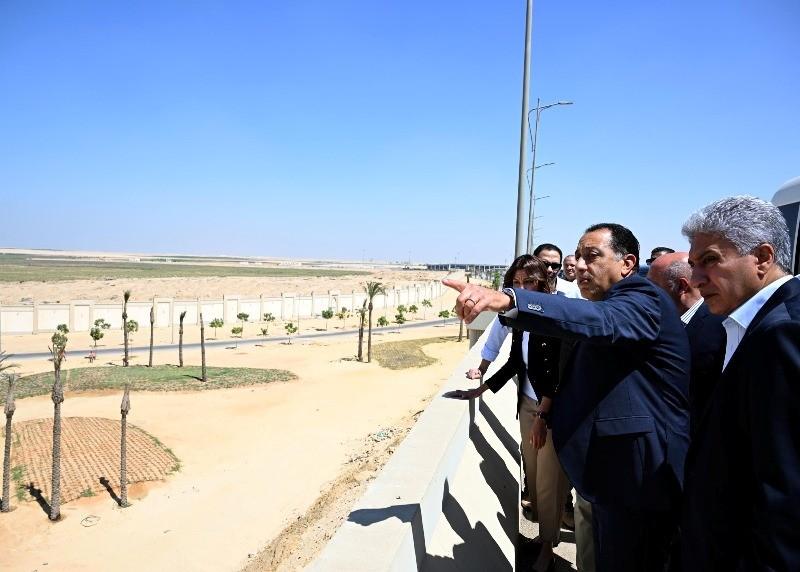 رئيس الوزراء يُتابع أعمال التطوير الجارية بالمنطقة المُحيطة بالمتحف المصري الكبير