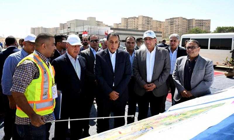رئيس الوزراء يتابع سير الأعمال بمحطة الأتوبيس الترددي بتقاطع طريقي الفيوم مع الواحات
