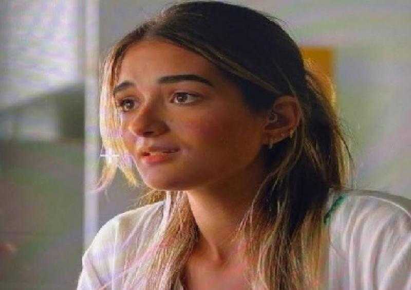 ملك أحمد زاهر: الشخصية المركبة في «أزمة ثقة» تعبتني جدًا.. ووالدي فخور بأدائي