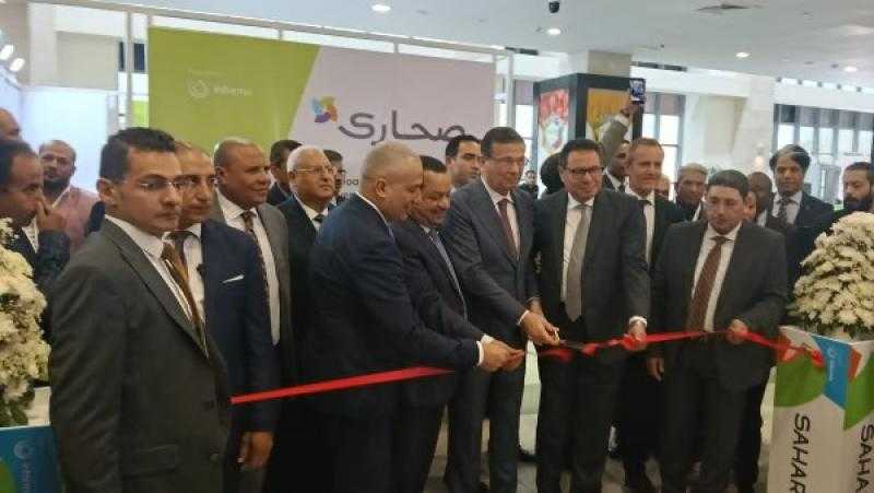 وزير الزراعة يتفقد أجنحة معرض صحاري ويشيد بالعارضين