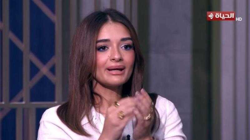 بتعالج نفسيًا .. ملك أحمد زاهر تكشف صعوبات تجسيد 3 شخصيات في «أزمة ثقة»