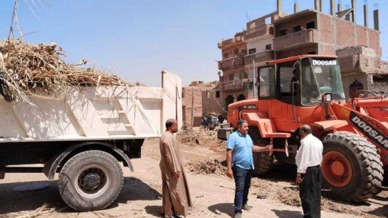 محافظ أسيوط: رفع 8 أطنان مخلفات من تطهير مصرف عنان بساحل سليم| صور