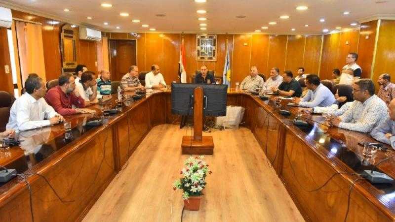 استعدادًا للعام الدراسي الجديد.. محافظ أسيوط يشدد على دمج التعليم الفني بسوق العمل