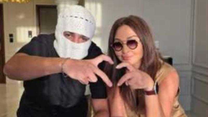 توليت يشارك صورة مع إليسا قبل إحيائها حفلا بالقاهرة اليوم