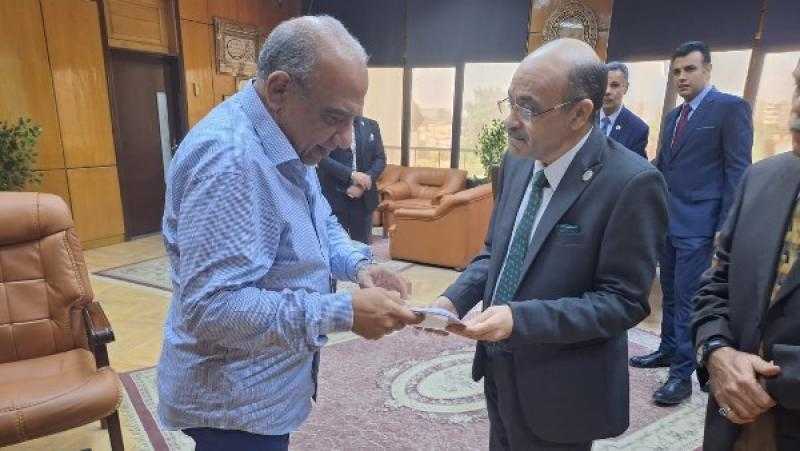 وزير الكهرباء يتابع مشروعات توطين صناعة بطاريات أيون الليثيوم والخلايا الكهروضوئية