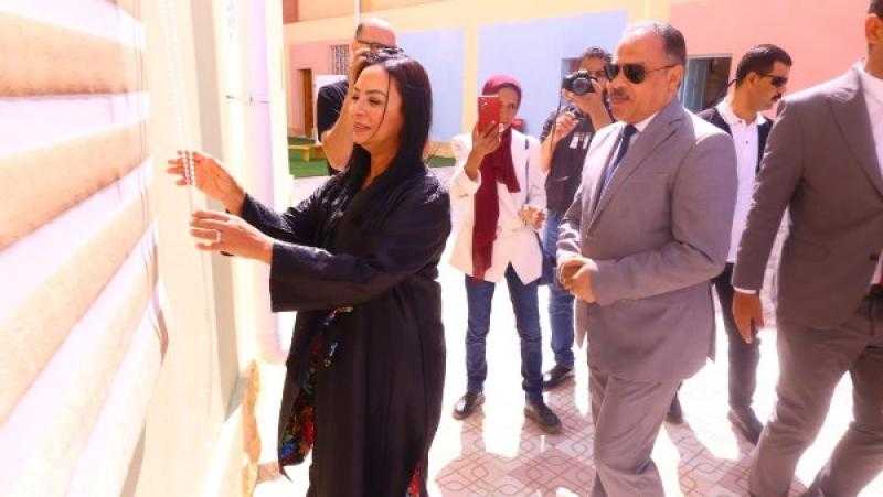 وزيرة التضامن ومحافظ الشرقية يفتتحان منطقة رياض الأطفال بمدرسة السيدة عائشة