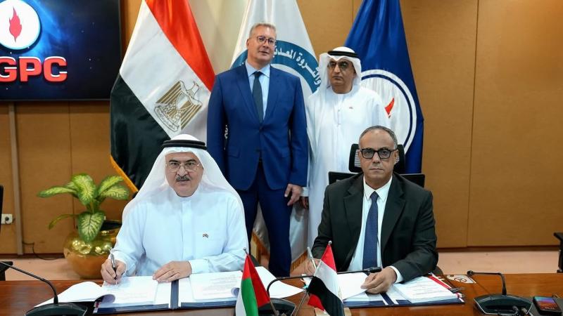 وزارة البترول توقع 3 اتفاقيات جديدة للبحث عن البترول والغاز في الصحراء الغربية وخليج السويس وشمال سيناء باستثمارات تزيد عن 121 مليون دولار