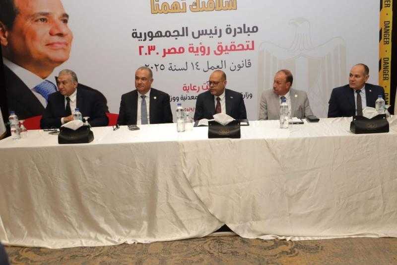 وزير العمل: تكريم 20 من أبناء ”قطاع البترول”.. و18 شهادة لخريجي دورات تدريب مهني بالقاهرة