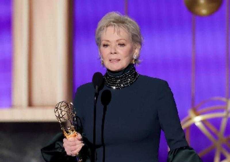 جين سمارت تفوز بجائزة إيمي كأفضل ممثلة كوميدية لعام 2025