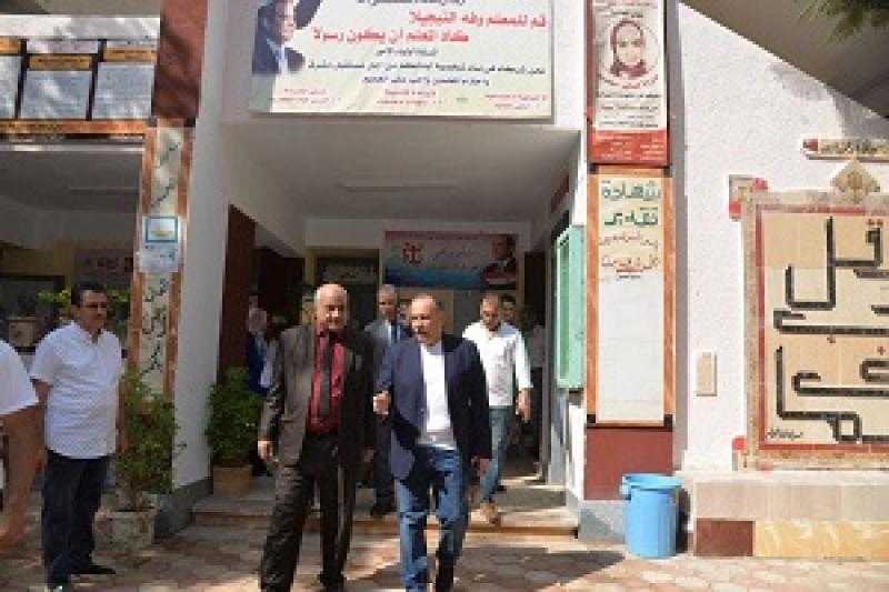 محافظ أسيوط يتفقد عددا من المدارس بحي شرق وغرب لمتابعة الاستعدادات للعام الدراسي الجديد