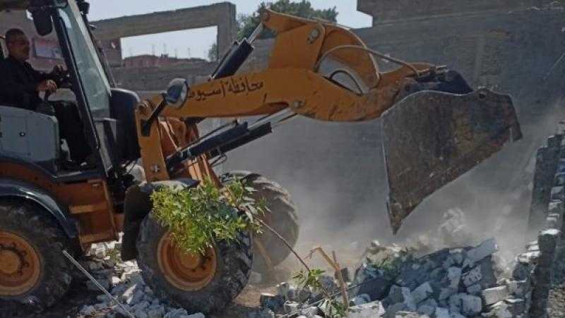 محافظ أسيوط: إزالة 27 حالة تعد على الأراضي الزراعية وأملاك الدولة
