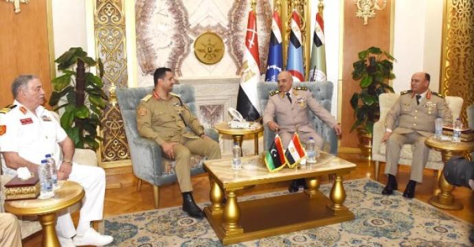 الفريق أحمد خليفة يلتقي رئيس الأركان العامة للجيش الليبي لبحث التعاون المشترك