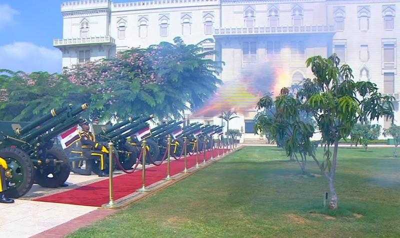 المدفعية تطلق 21 طلقة ترحيبًا بملك وملكة إسبانيا بقصر الاتحادية