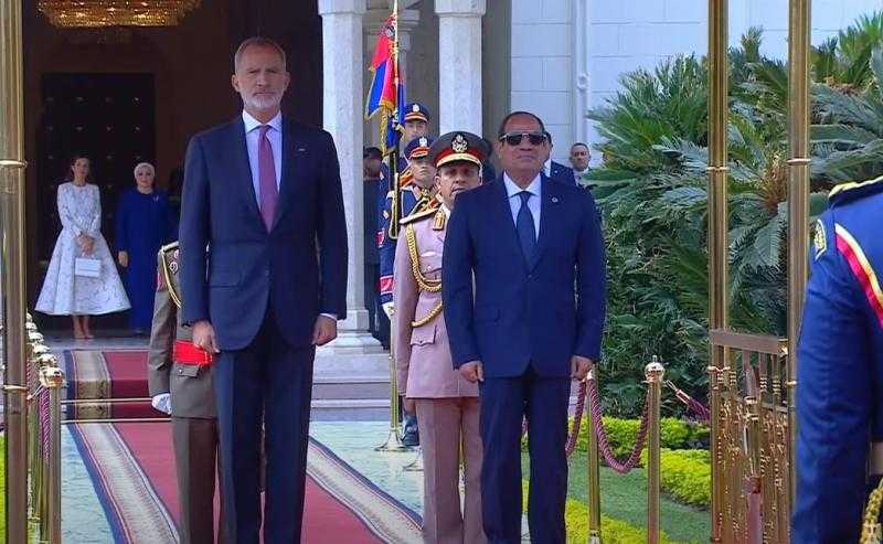 الرئيس السيسي وملك إسبانيا يستعرضان حرس الشرف