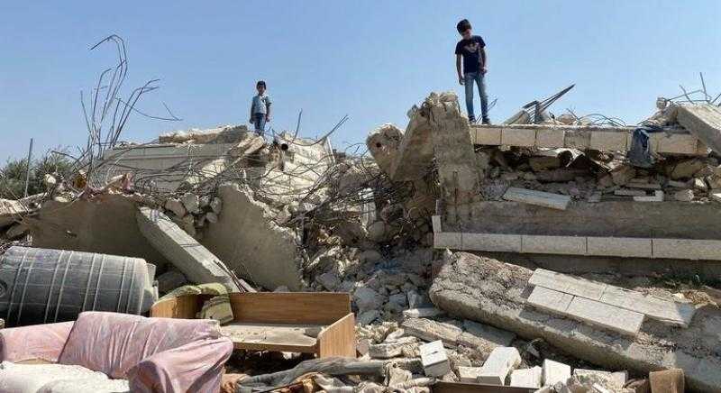النقب.. إسرائيل تهدم 40 منزلا لفلسطينيين بقرية السر العربية