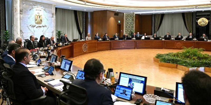 مجلس الوزراء يكرم الأمين العام السابق ويهنئ الجديد بتوليه المسئولية