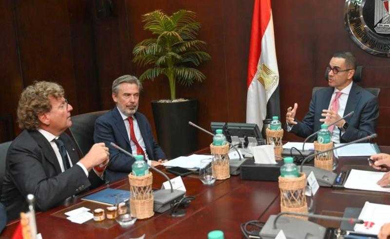 وزير الاستثمار والتجارة الخارجية يلتقى السفير الإيطالي بالقاهرة ووفد شركة تكنوكاب لبحث سبل تعزيز التعاون المشترك