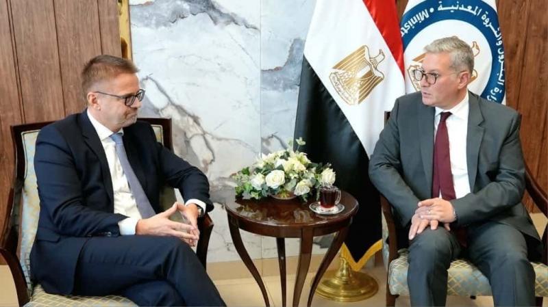 وزير البترول يبحث مع توتال إنرجيز تعزيز منظومة النقل الآمن للمنتجات البترولية وفق أحدث المعايير العالمية