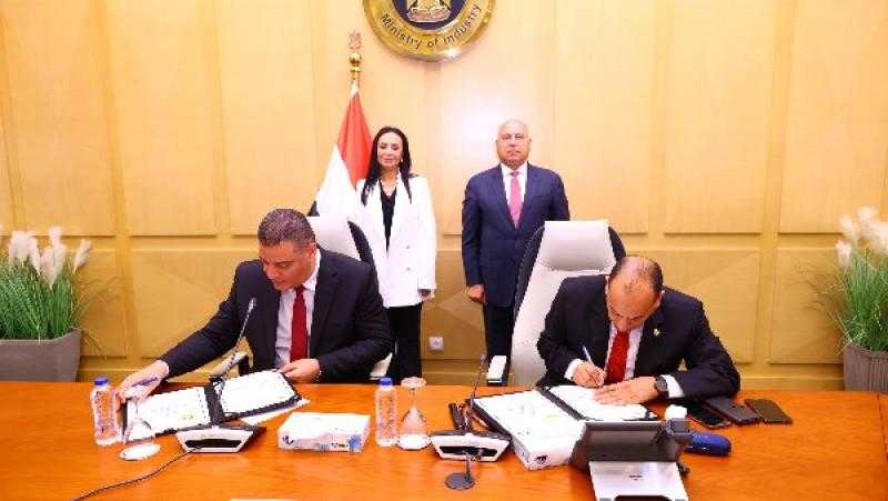 بروتوكول تعاون بين وزارتي التضامن والصناعة لرعاية المسنين المحالين للتقاعد