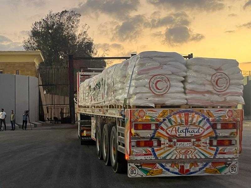 الهلال الأحمر المصري : 80 ألف سلة غذائية للأشقاء الفلسطينيين عبر قافلة «زاد العزة» الـ 40|صور
