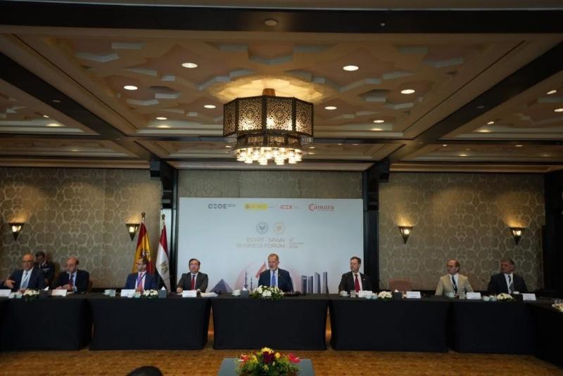 ملك إسبانيا يترأس لقاء خاص مع عدد من رجال الأعمال لتعزيز دور القطاع الخاص بحضور وزير الاستثمار والتجارة الخارجية