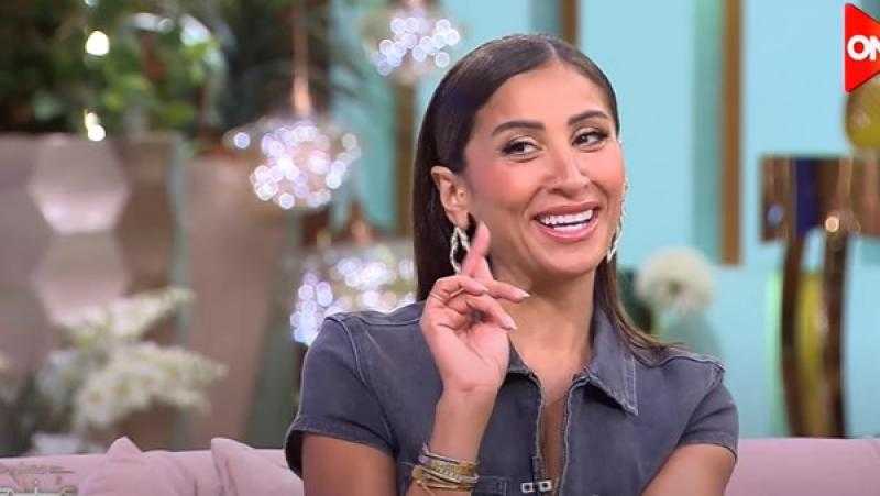 دينا الشربيني: باكل كتير لكن بلعب رياضة.. وكواليس درويش فيها أكل أم أحمد