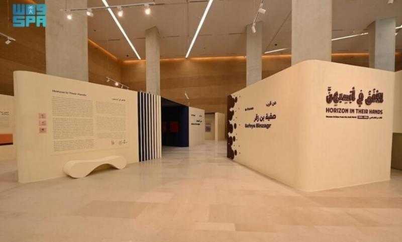 “إثراء” يدشن المعرض الفني بعنوان “الأفق في أيديهن: فنانات من العالم العربي”