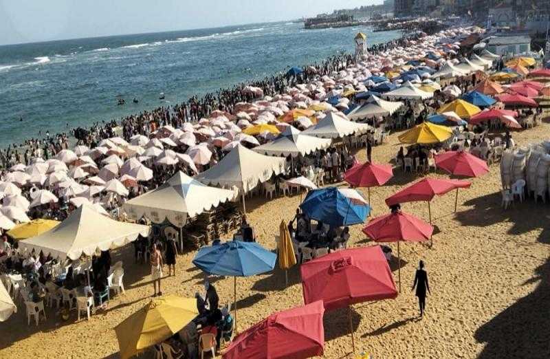 رفع الراية الحمراء وإغلاق جميع شواطئ الإسكندرية