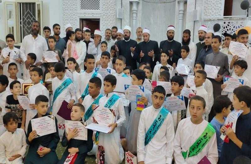 تكريم 200 طفل بختام الموسم الصيفي التثقيفي للنشء في مسجد عباد الوهاب بمطروح