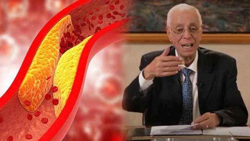 عادات سيئة يجب التوقف عنها.. حسام موافي يكشف أسباب انتفاخ المعدة