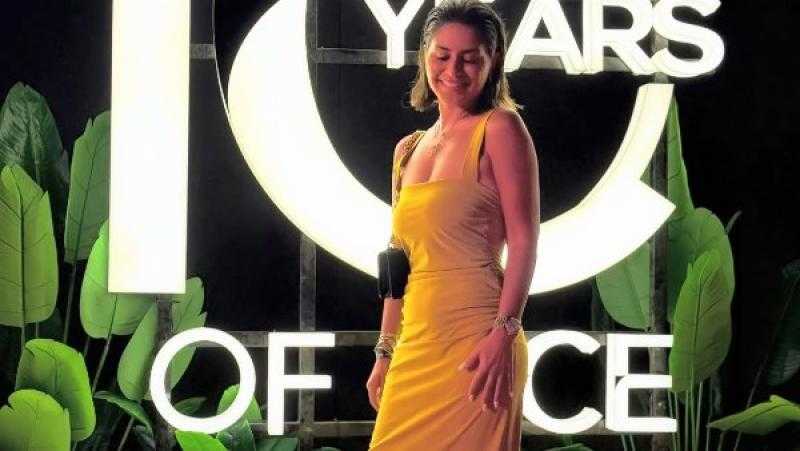 بالأصفر ..منة فضالي تستعرض جمالها عبر إنستجرام