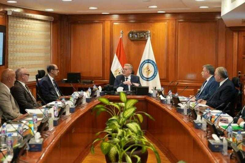 جهاز تنظيم سوق الغاز يناقش موضوعات إستراتيجية لدعم التنافسية والصناعة