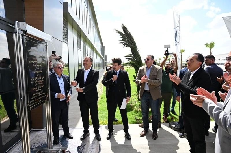 رئيس الوزراء يفتتح مصنع ”إروجلو جارمنت” التركي للملابس الجاهزة بمنطقة القنطرة غرب الصناعية