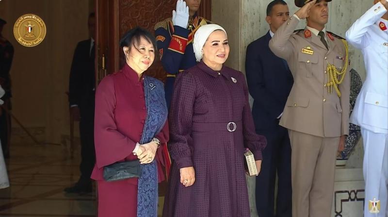 السيدة انتصار السيسي تستقبل حرم الرئيس السنغافوري بقصر الاتحادية