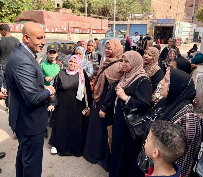 وزير التعليم يلتقي عددا من أولياء الأمور.. ويراجع مخازن الكتب المدرسية في القاهرة