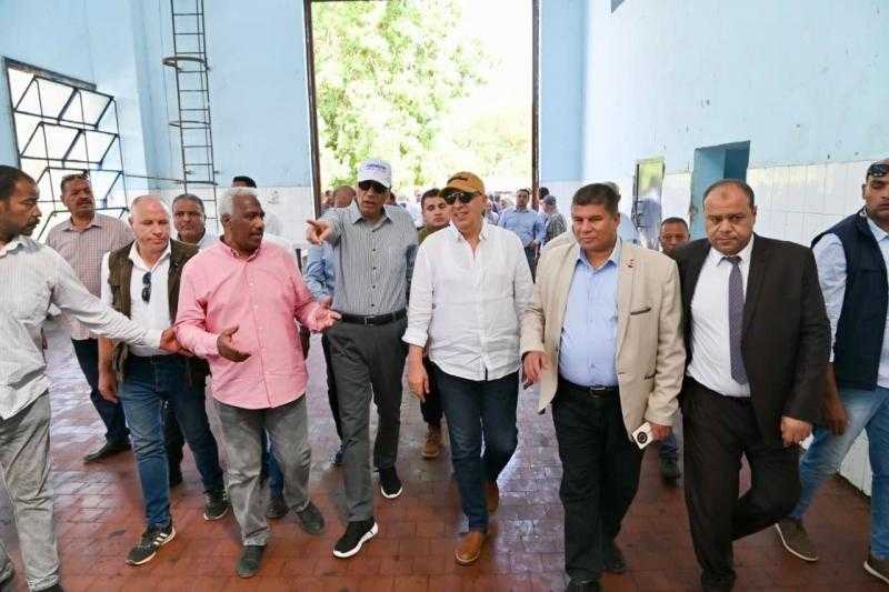 وزير الرى ومحافظ أسوان يتفقدان محطة رى بمشروع وادى النقرة لدعم صغار المزارعين
