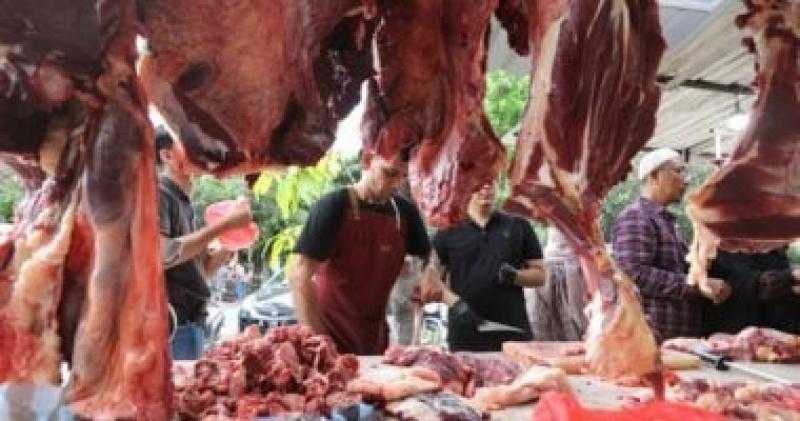ممنوع شراء اللحمة بعد الذبح مباشرة.. وكيل الطب البيطرى فى سوهاج يوضح السبب