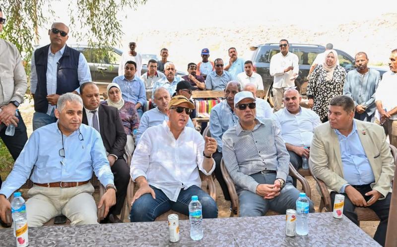 الدكتور سويلم يواصل جولته بمحافظة أسوان ويتفقد المفرخ السمكي بمنطقة الشلال