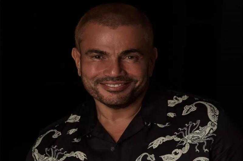 عمرو دياب يحتفل بتخطي أغنية بابا 100 مليون مشاهدة في شهرين