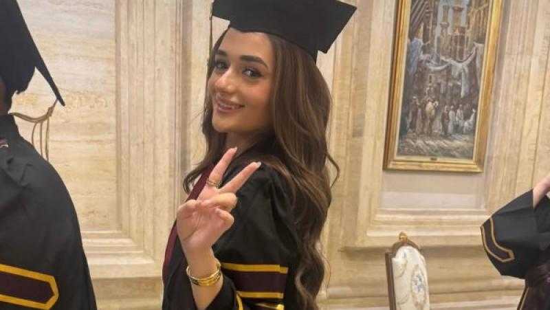 ملك أحمد زاهر تشارك جمهورها صورا من حفل تخرجها