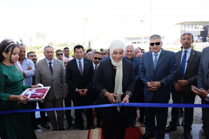 وزير الشباب والرياضة ورئيس هيئة قناة السويس يشهدان افتتاح الصالة الدولية لرفع الأثقال ”سارة سمير” بالقرية الأولمبية لقناة السويس
